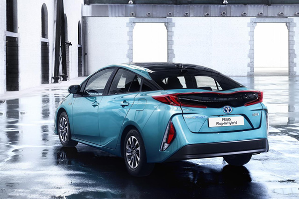 2016_prius_plugin_aqua_03