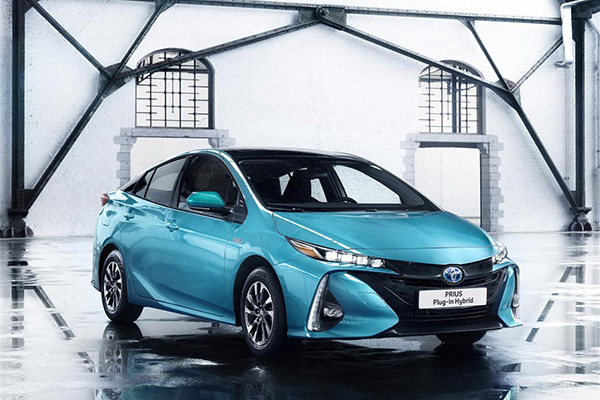 2016_prius_plugin_aqua_05