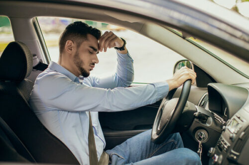 Zmęczenie za kierownicą – jak sobie radzić i na co uważać?