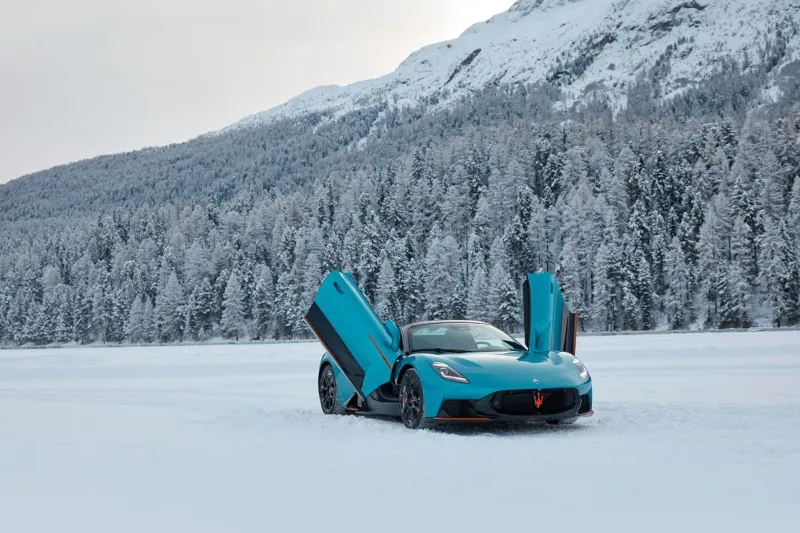 Maserati MCPURA Cielo FROZEN MAGMA premiera St. Moritz