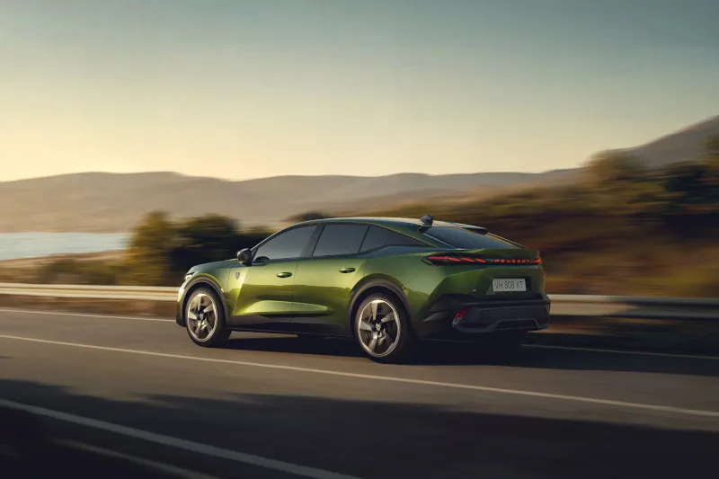 Peugeot 408 zyskał nowy design i więcej mocy