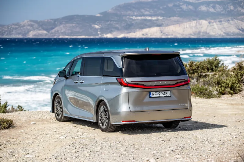 Lexus LM najlepszym MPV w ocenie zawodowych kierowców