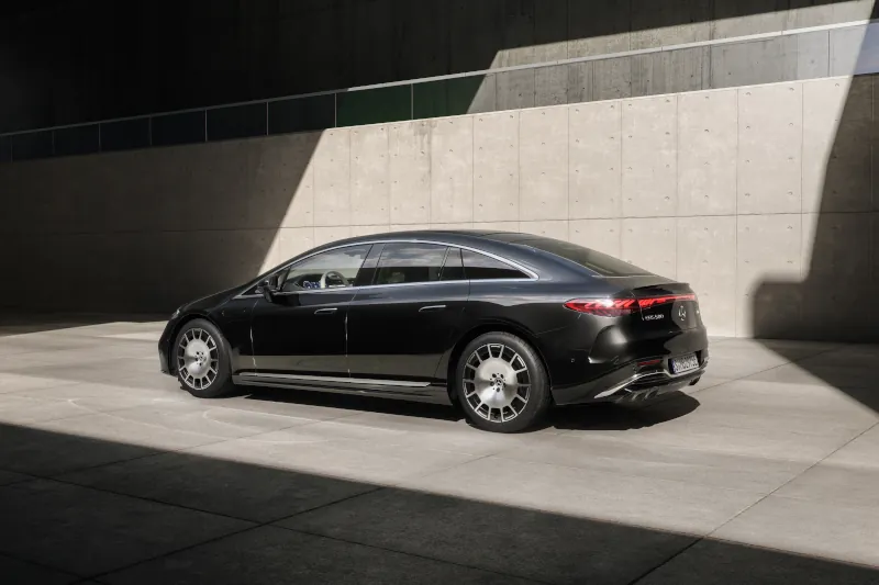 Mercedes-Benz EQS 2026: aż 926 km zasięgu na jednym ładowaniu