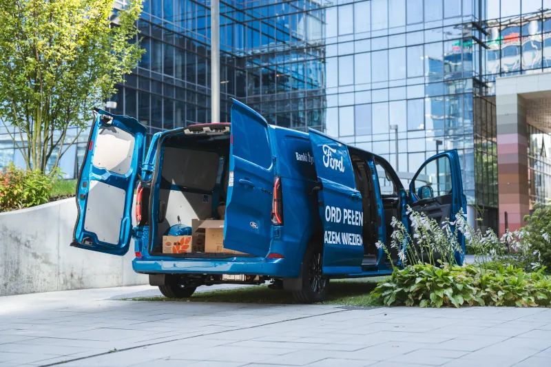Ford organizuje zbiórkę żywności. Produkty można przynosić do salonów w całej Polsce