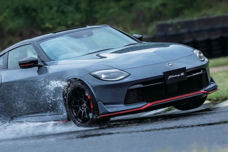 Nissan odświeżył Fairlady Z. NISMO wraca z manualem