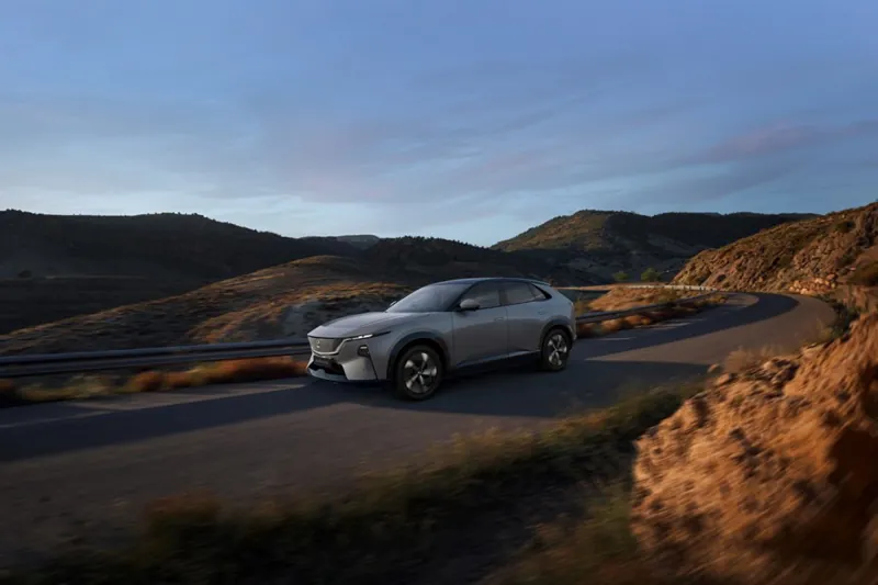 Mazda CX-6e zmienia stylistykę Kodo. Nowy elektryczny SUV już tego lata