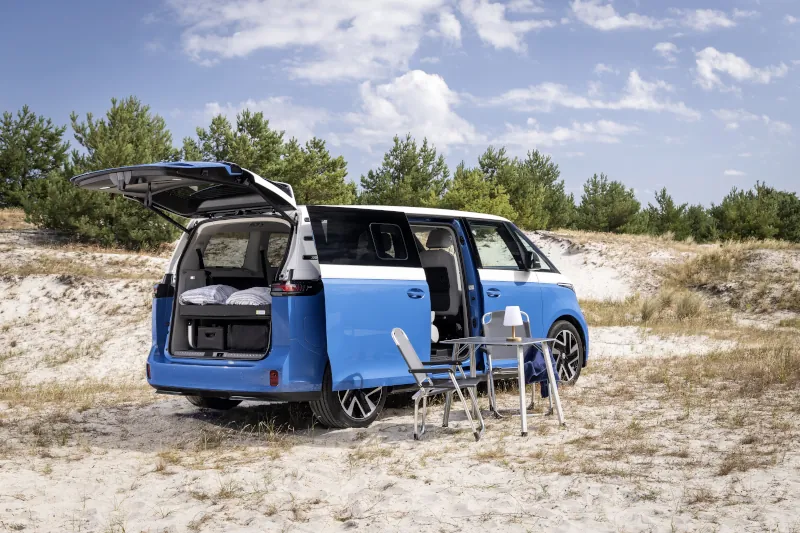 Volkswagen pokazał nową Californię. Jest elektryczna i ma miejsce dla dwóch osób