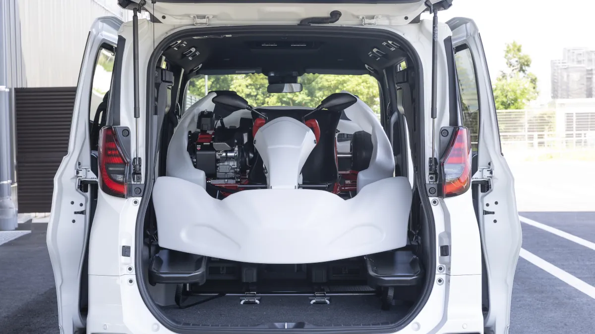 Toyota zrobiła gokarta dla dzieci i dorosłych. Można go wozić minivanem