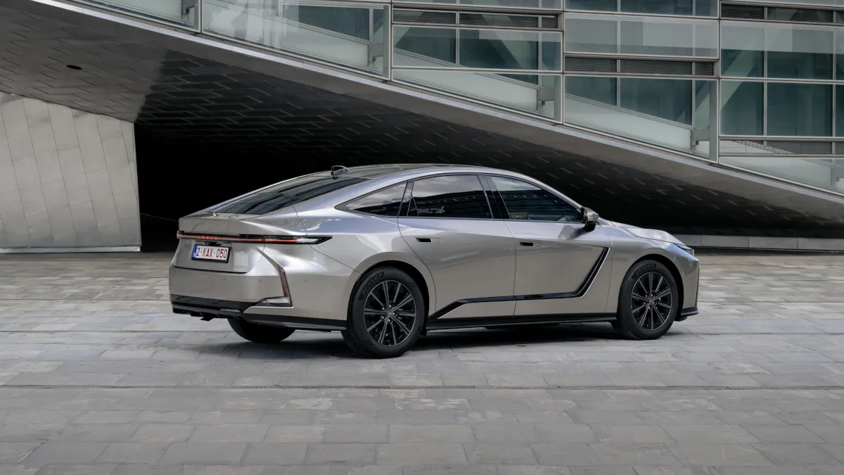 Nowy Lexus ES ma coś, czego dziś brakuje wielu samochodom