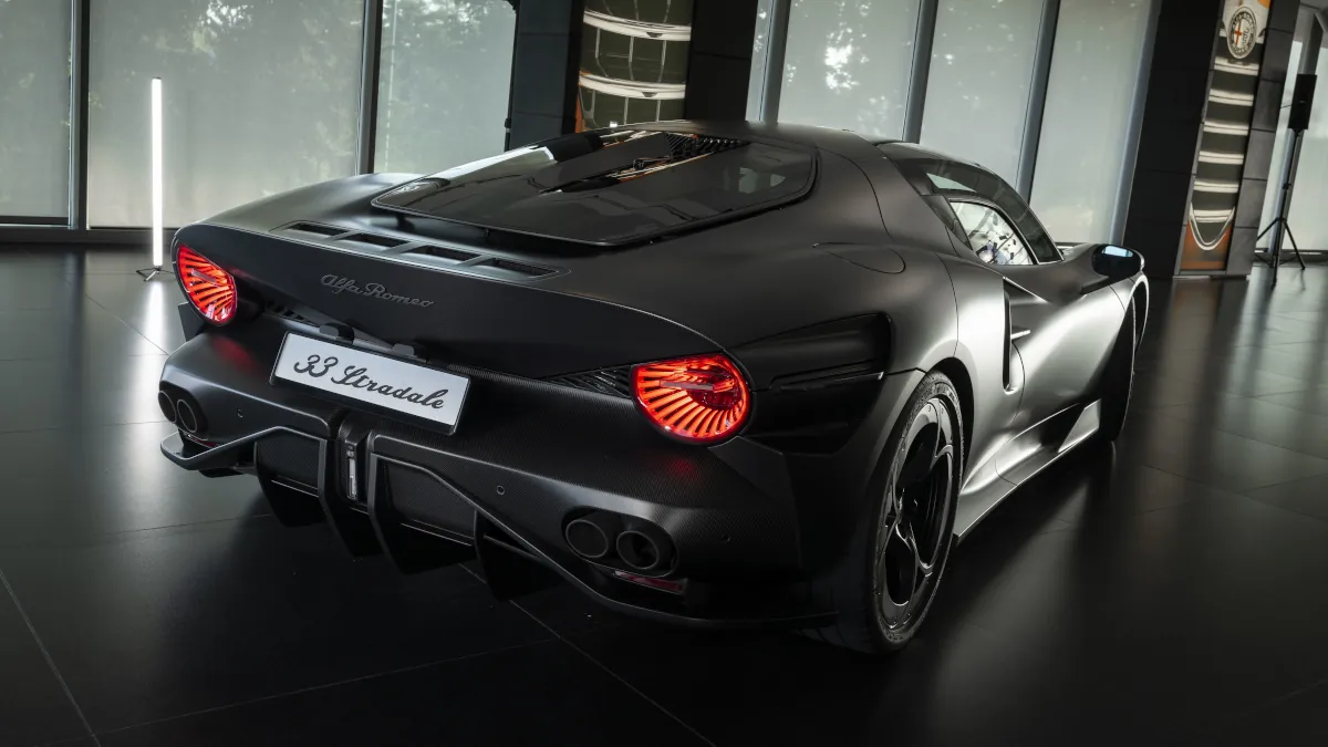 Alfa Romeo pokazała wyjątkowe 33 Stradale. Takiego egzemplarza jeszcze nie było