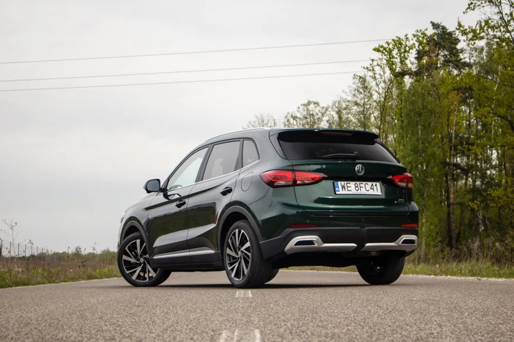 MG ZS Hybrid+ mocno potaniał. Nowe sztuki kosztują od 77 900 zł