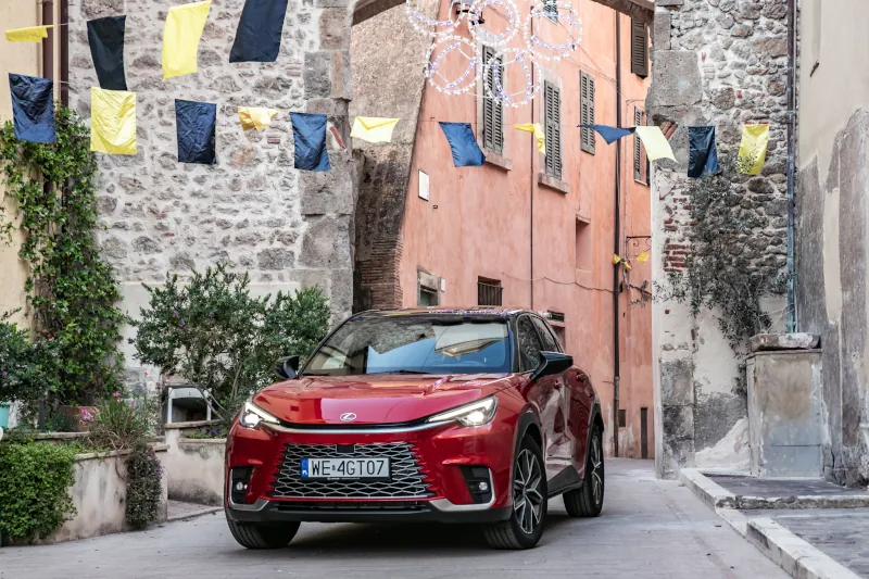 Lexus mocno rośnie w Polsce. LBX ma aż 53 proc. udziału w swoim segmencie