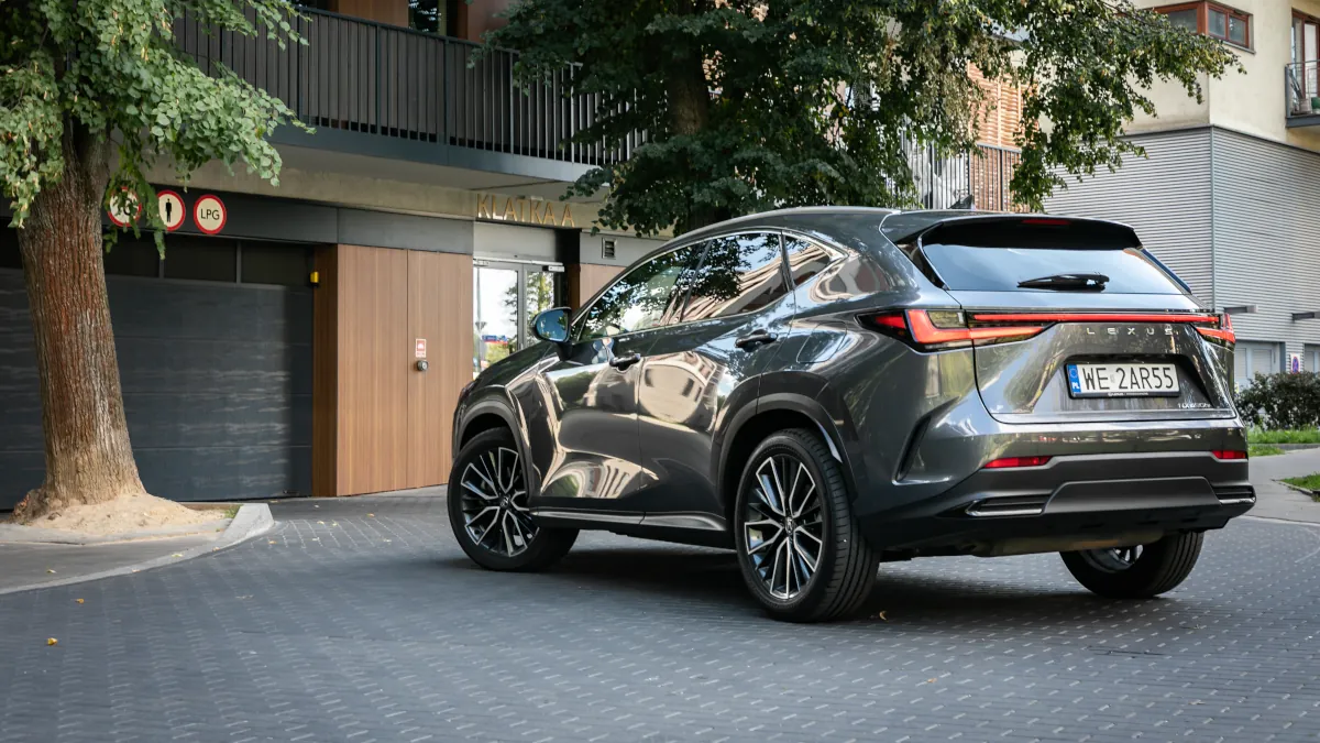 Lexus NX w wyprzedaży. Można zaoszczędzić choćby 68 200 zł