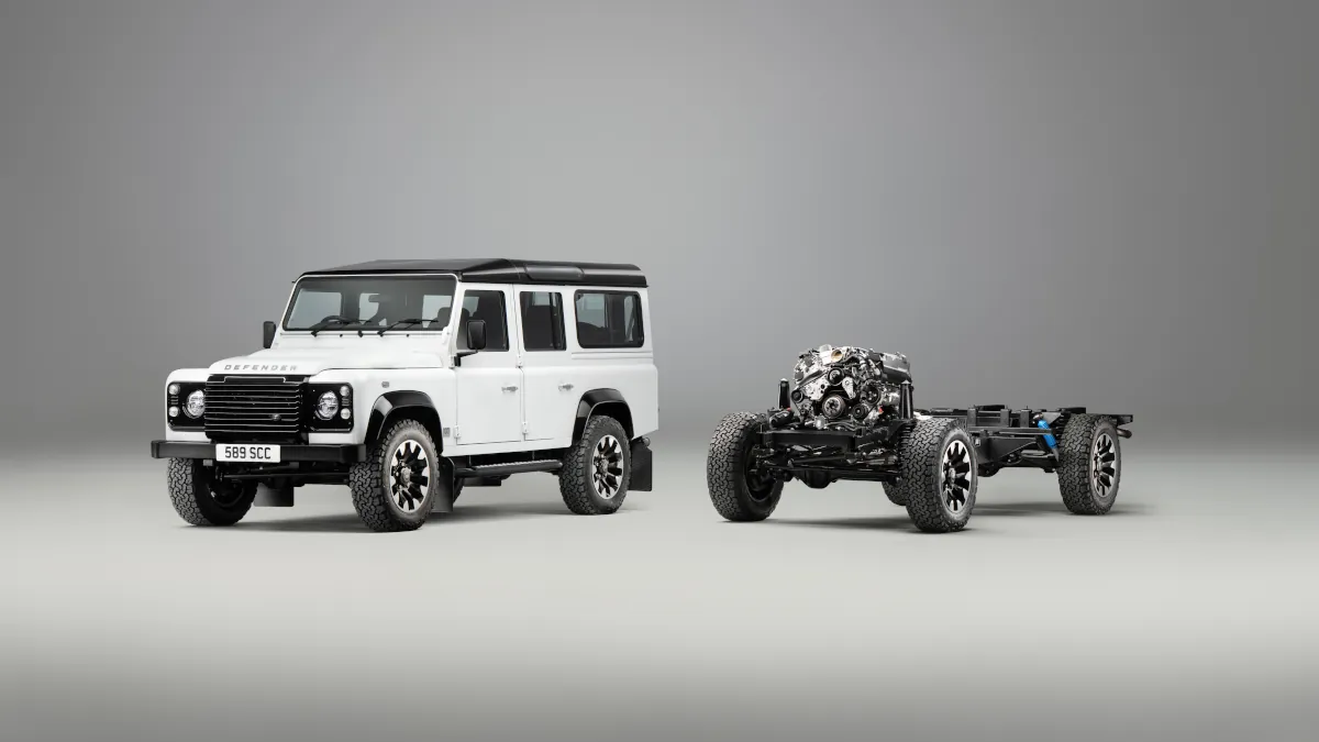 Stary Defender dostaje drugie życie. Land Rover pozwala wsadzić mu 405-konne V8