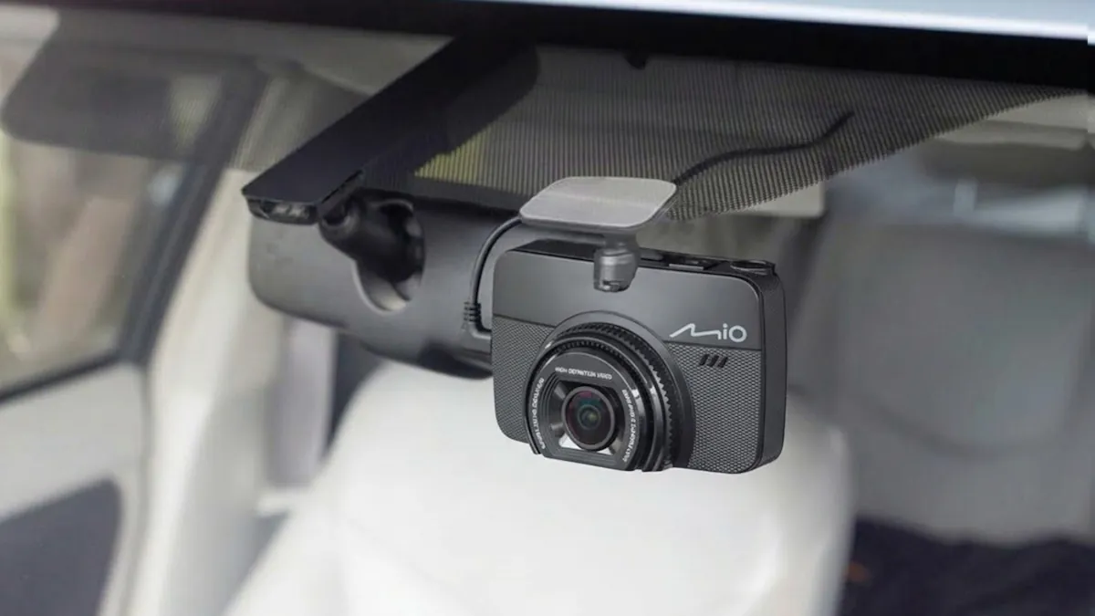 Mio MiVue 945W już w Polsce. Kamerka 4K z Sony STARVIS 2 i trybem parkingowym