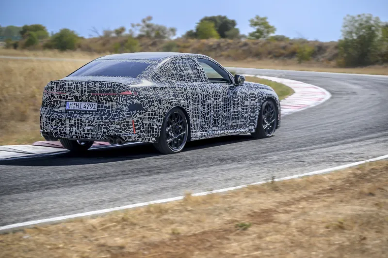 Nowe BMW Serii 3 dostanie 443 KM. Jest też coś dla fanów jazdy bokiem
