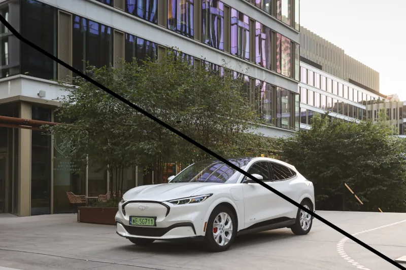 W Londynie ruszyły taksówki bez kierowcy. Jeżdżą Fordy Mustang Mach-E