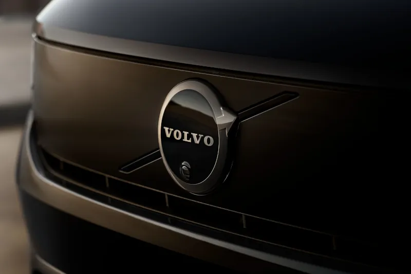 Volvo odświeża XC40, EX40 i EC40. Jest większy ekran i Google Gemini