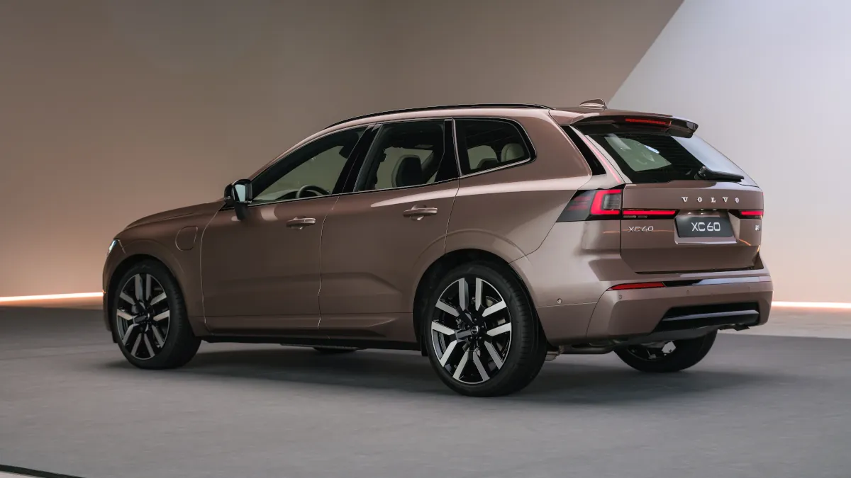 Nowe Volvo XC60 ma polski cennik. Startuje od 225 900 zł, a PHEV kosztuje 276 900 zł