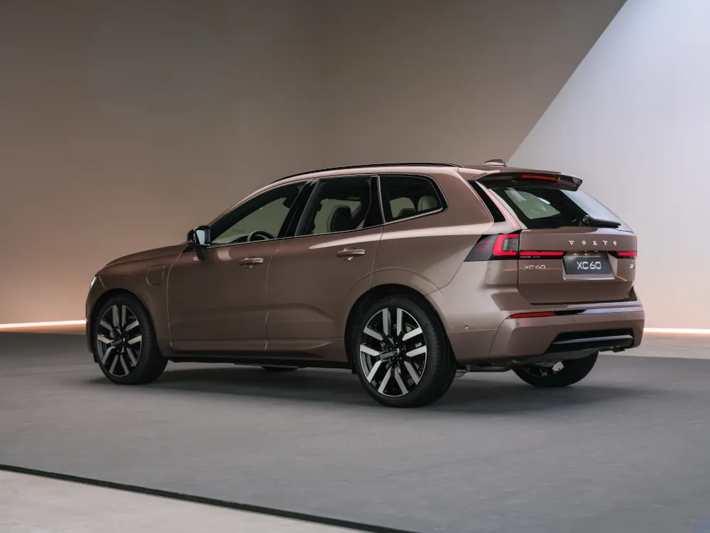 Odświeżone Volvo XC60 ma 200 km zasięgu na prądzie. Zmian jest więcej