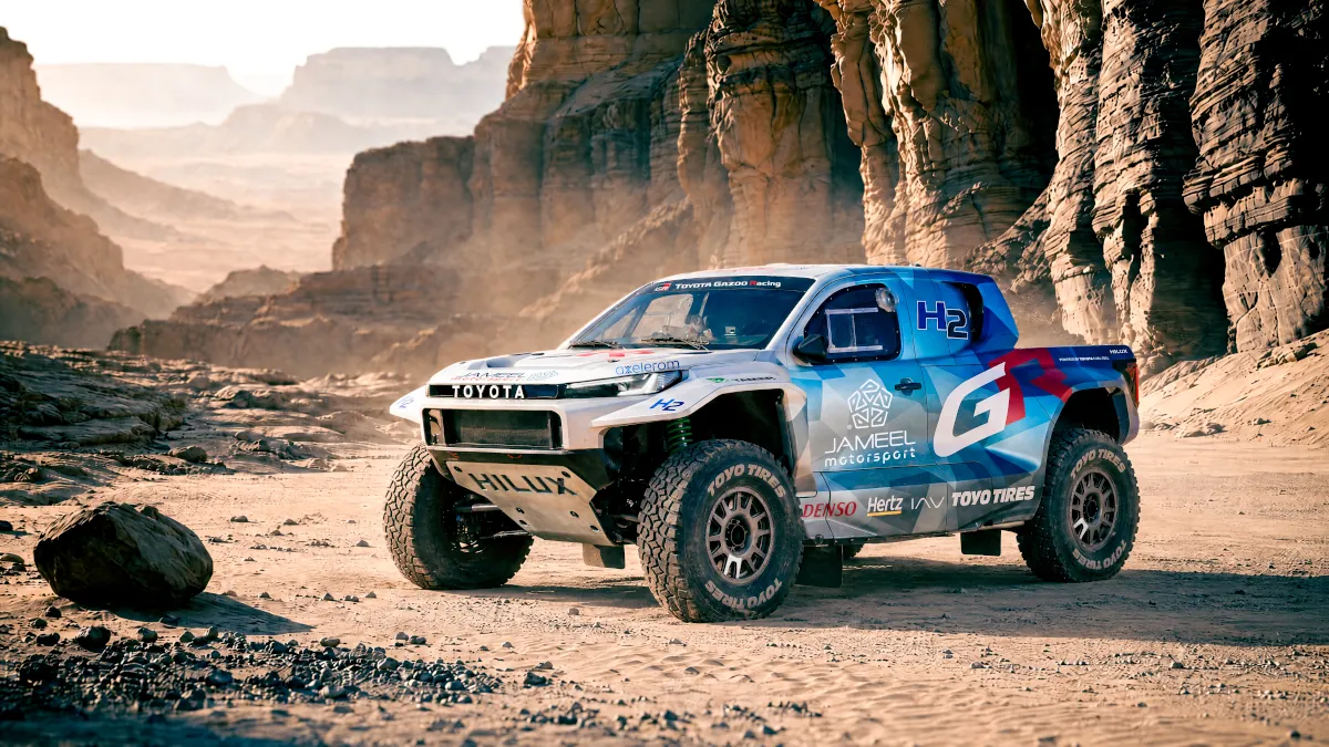 Toyota sprawdzi wodór w najgorszym możliwym miejscu. Wodorowy Hilux jedzie na Dakar
