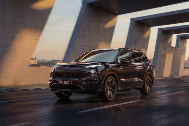 Mitsubishi Outlander PHEV tańszy o 45 tys. zł. Ceny mocno w dół