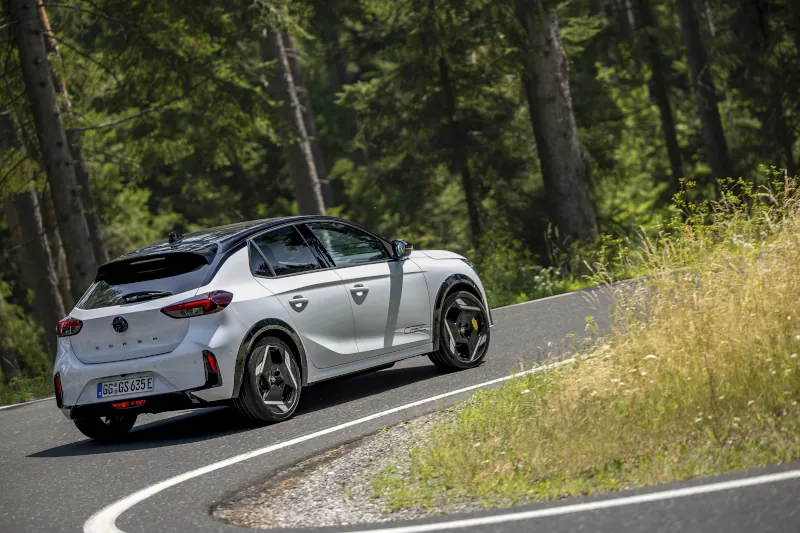 Opel Corsa GSE ma 281 KM i robi setkę w 5,5 s. To najszybsza Corsa w historii