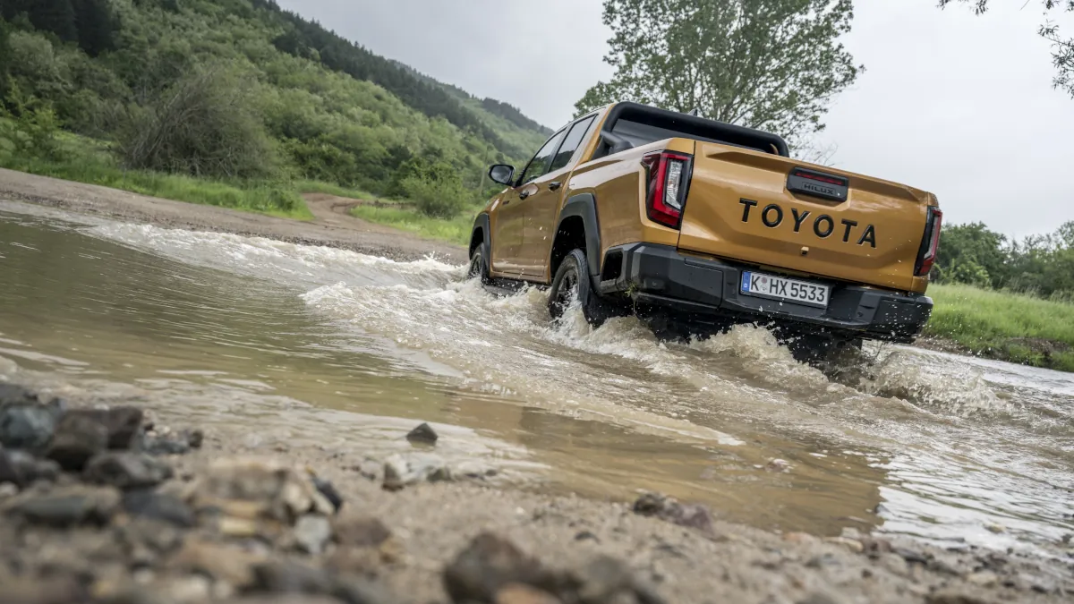 Nowa Toyota Hilux już w polskich salonach. Jest diesel i elektryk