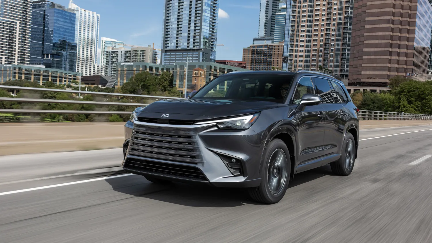 Lexus rezygnuje z hybrydy plug-in w USA. Zmiana dotyczy dużego SUV-a