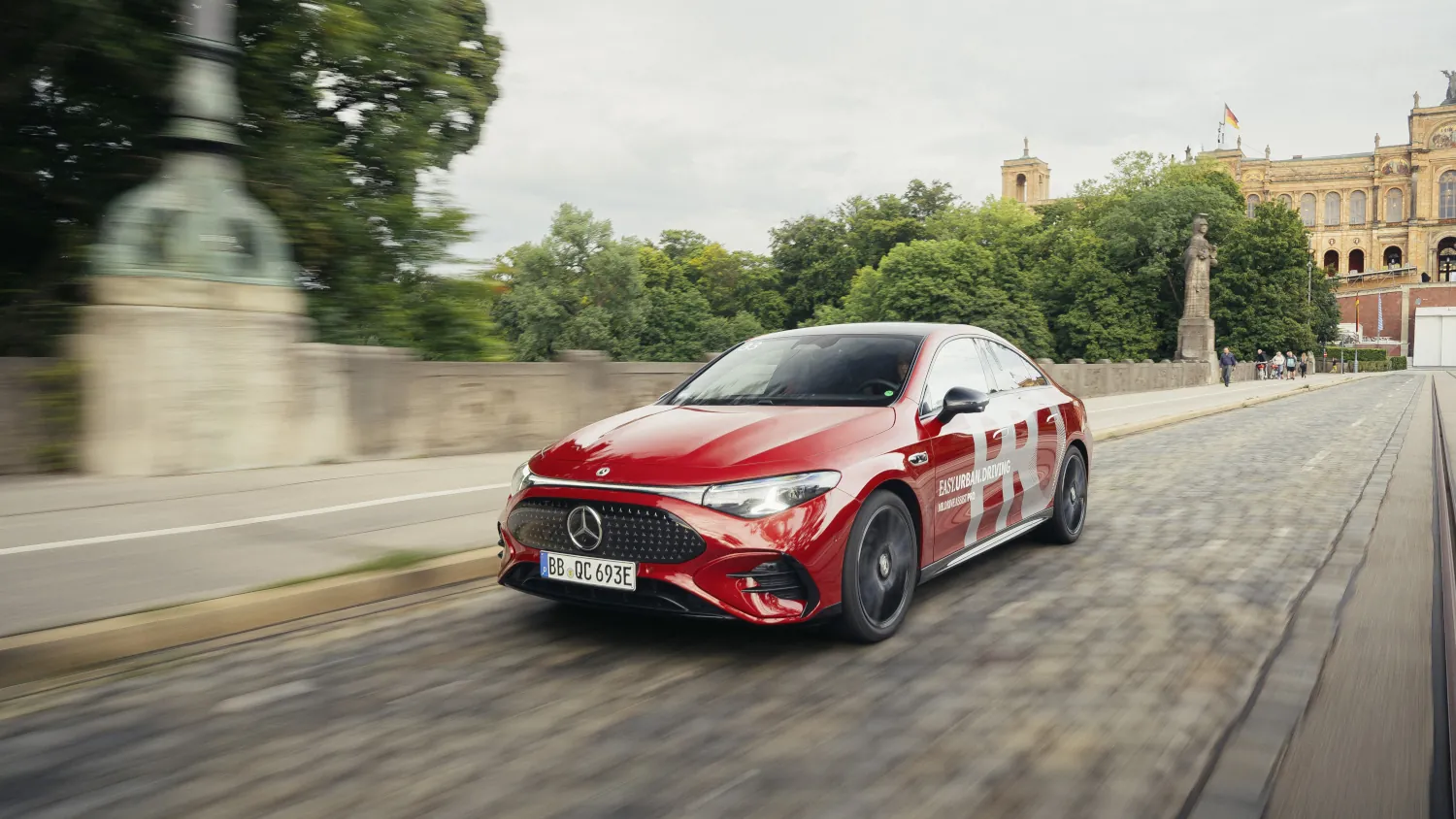 Mercedes chce pomagać kierowcy na całej trasie. choćby na miejskich skrzyżowaniach