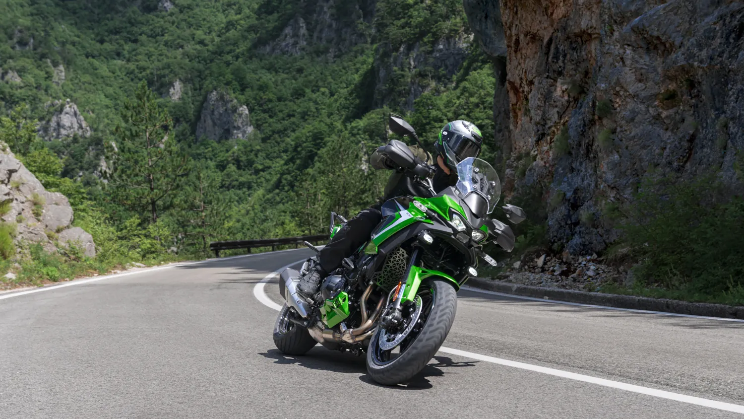 Kawasaki Versys 900 na 2027 rok. 122 KM i wyposażenie, którego wcześniej tu nie było