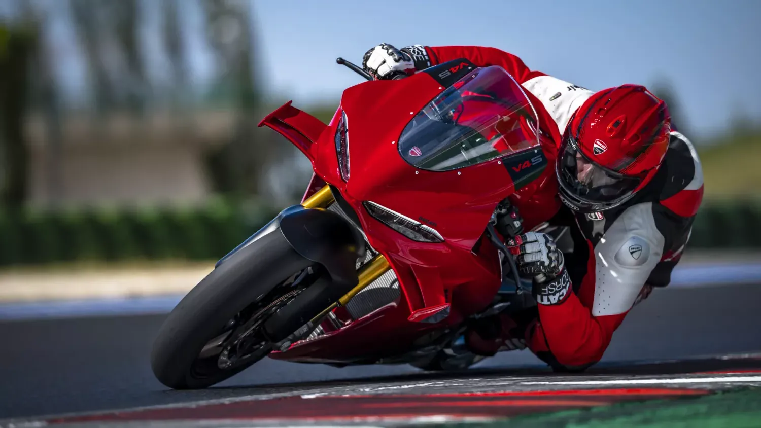 Ducati Panigale V4 2027 rozwija 218 KM. Zmiany sięgają znacznie dalej niż silnik