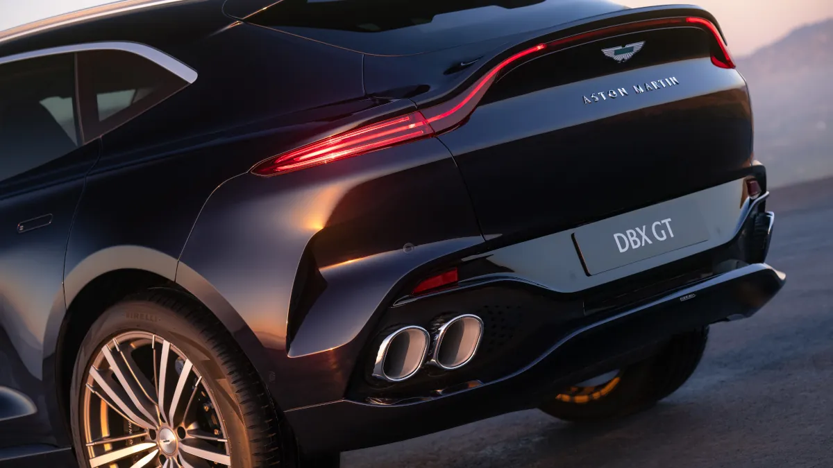 Aston Martin pokazał nowego SUV-a. Ma 727 KM, ale jego największą zaletą jest komfort