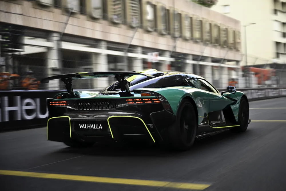 Aston Martin zostaje przy V8 i V12. Elektryk może pojawić się dopiero w 2033 roku