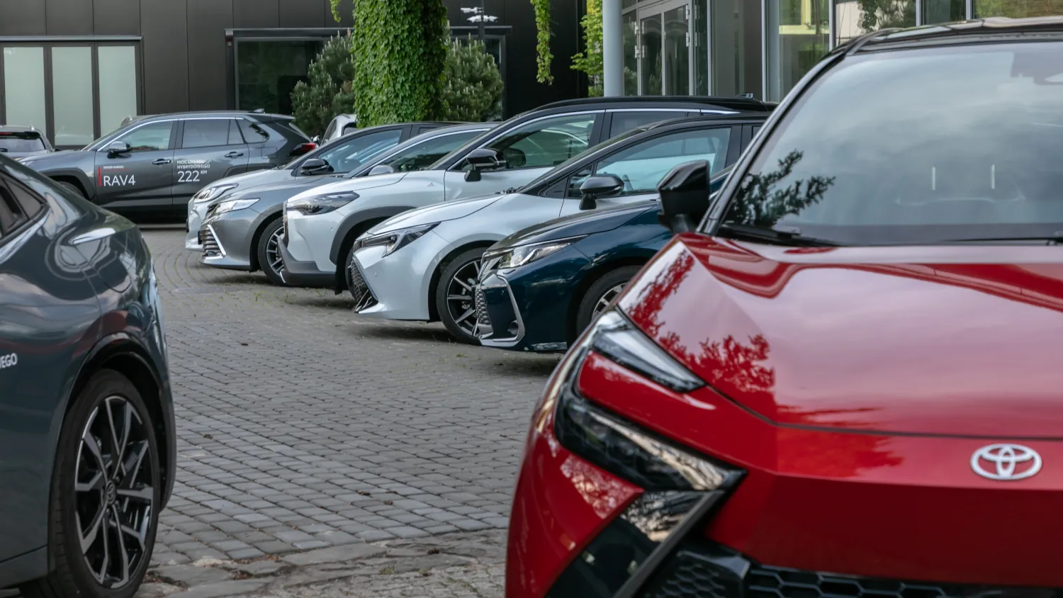 Toyota znów przyciąga klientów. 64,8 proc. kierowców wybiera tę markę ponownie