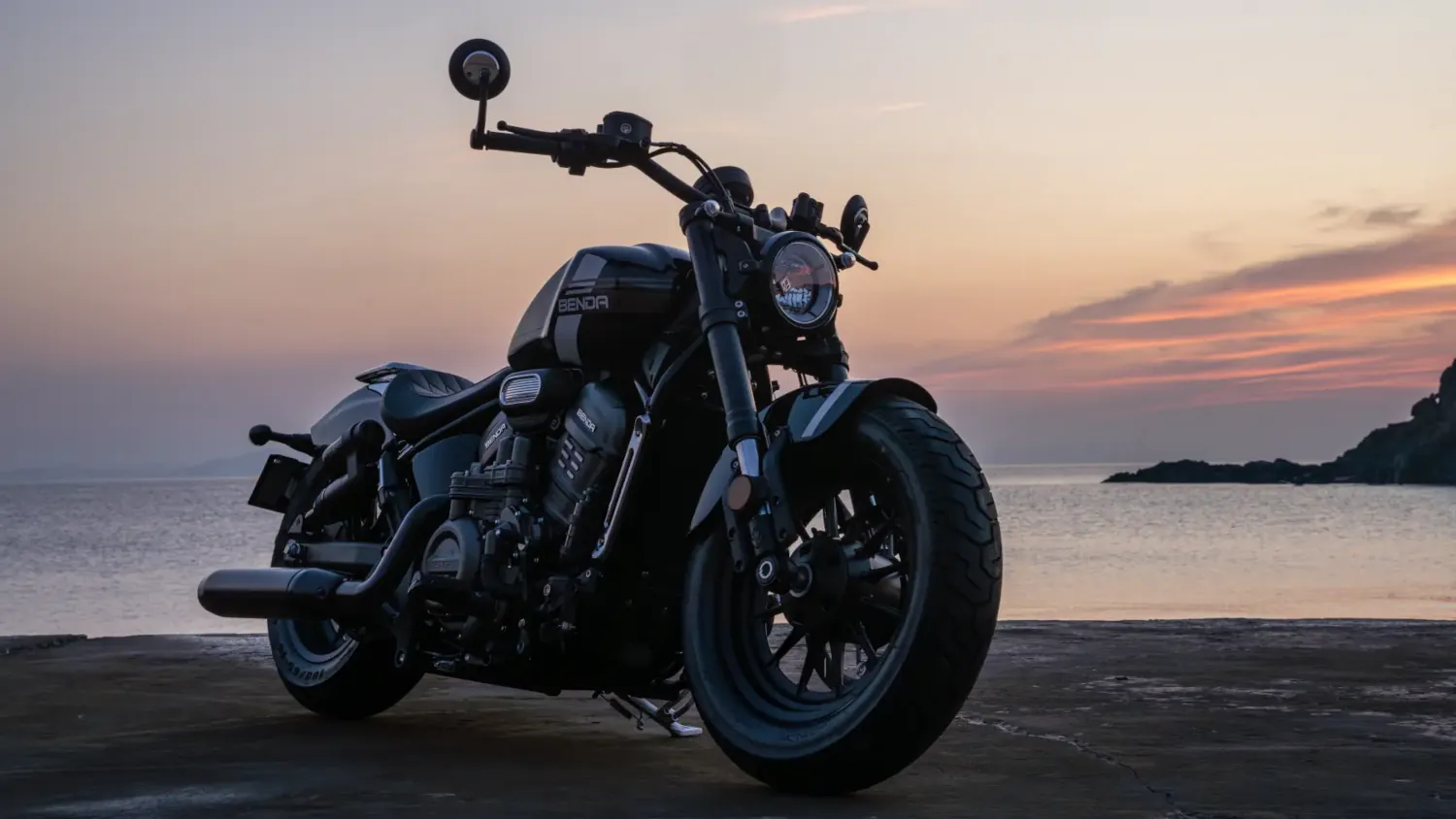 BENDA Rock 707 zaskakuje technologią. Cruiser ma pneumatyczne zawieszenie i elektroniczne sprzęgło
