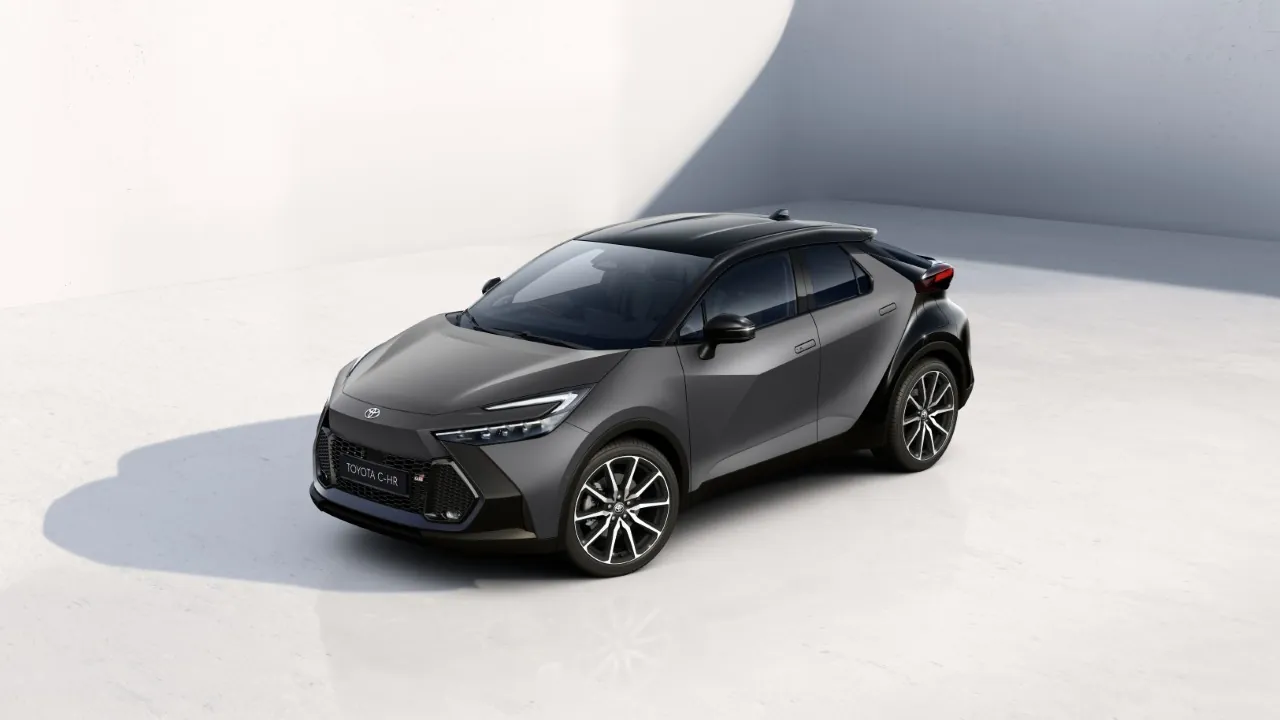 Toyota C-HR w wyprzedaży od 120 800 zł. Sprawdzamy ceny wszystkich hybryd