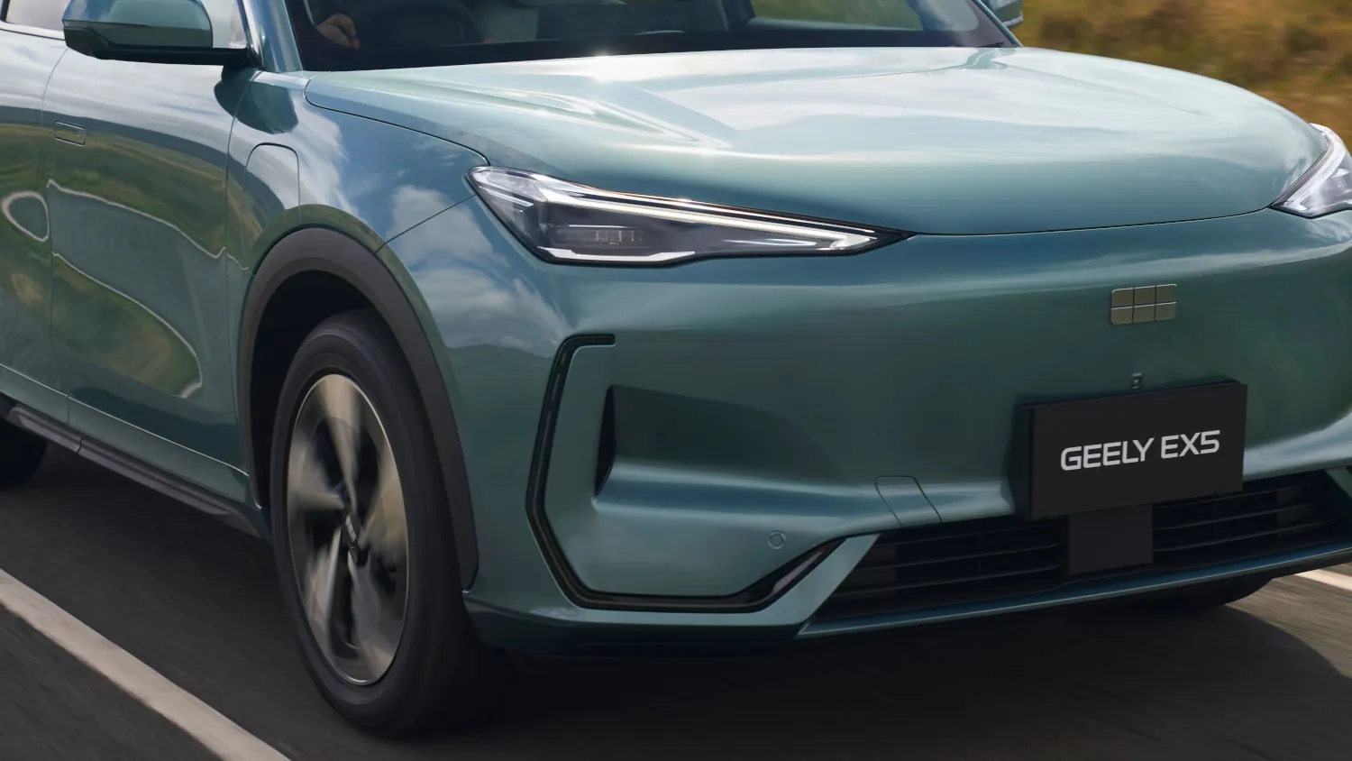 W Chinach pojawił się odświeżony Geely EX5. Ma teraz 329 KM i architekturę 800 V