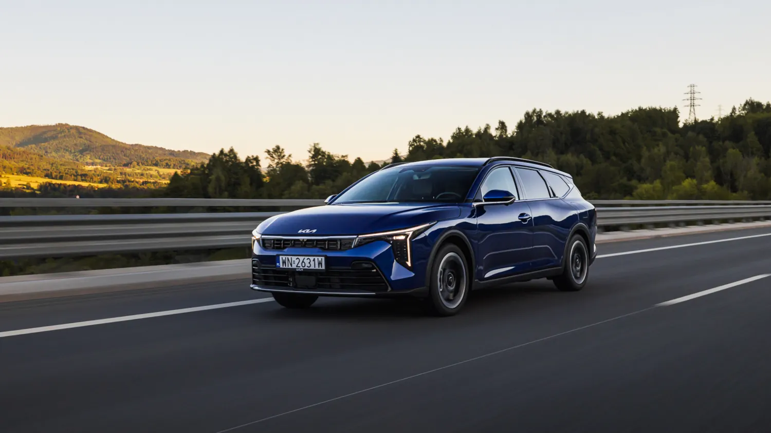 Kia K4 Hybrid debiutuje w Polsce. Ile kosztuje i co oferuje?