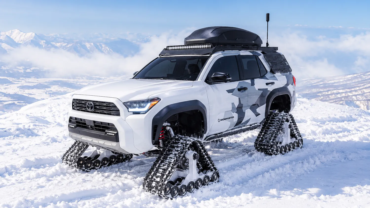 Toyota zmieniła pięć terenówek w zimowe potwory. Bo czemu by nie?