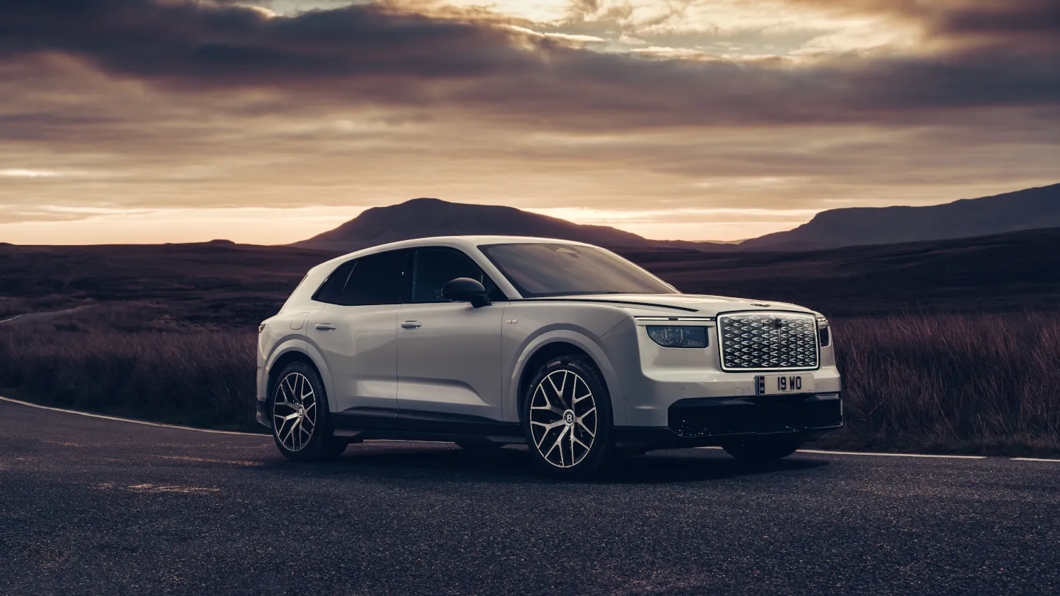 Bentley Torcal First Edition ma 888 KM. Tak zaczyna się elektryczna era marki