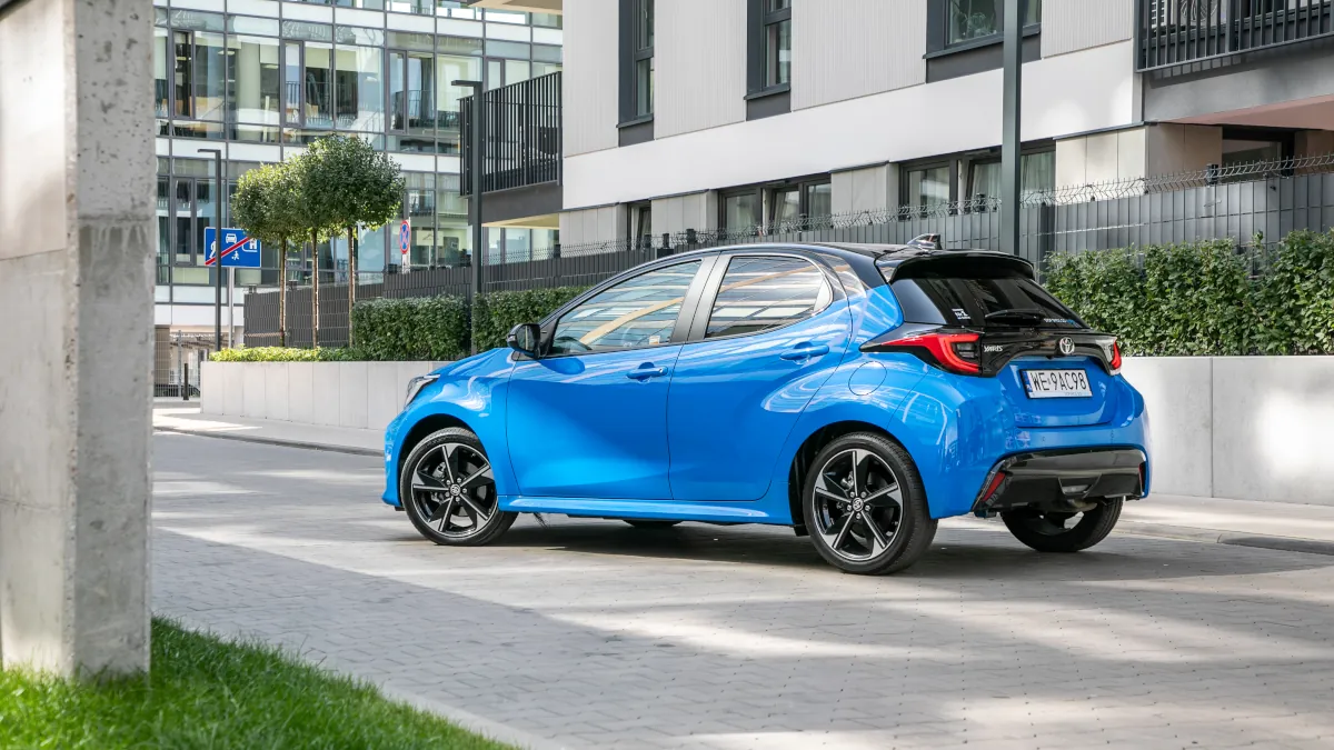 Toyota Yaris jest teraz tańsza o 11 500 zł. Czy za 89 900 zł ma sens zamiast chińskiego auta?