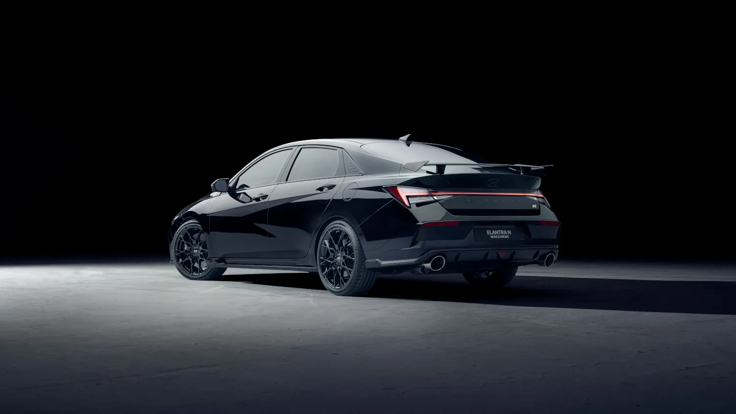 Hyundai Elantra N w nowej odsłonie. Ma karbon i Alcantarę, ale do Europy nie trafi?