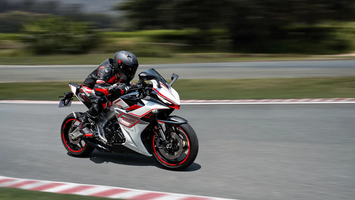 Zontes 703 RR z ceną niższą o 4000 zł. Ma trzy cylindry i 95 KM