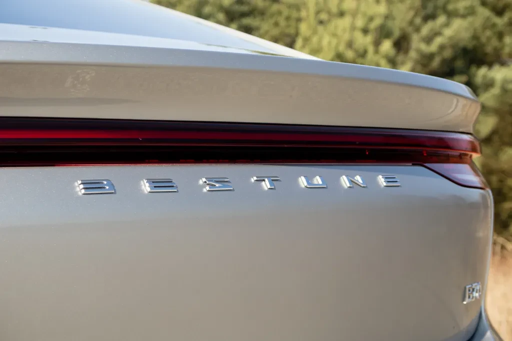 Bestune B70 2.0 Elegance LPG