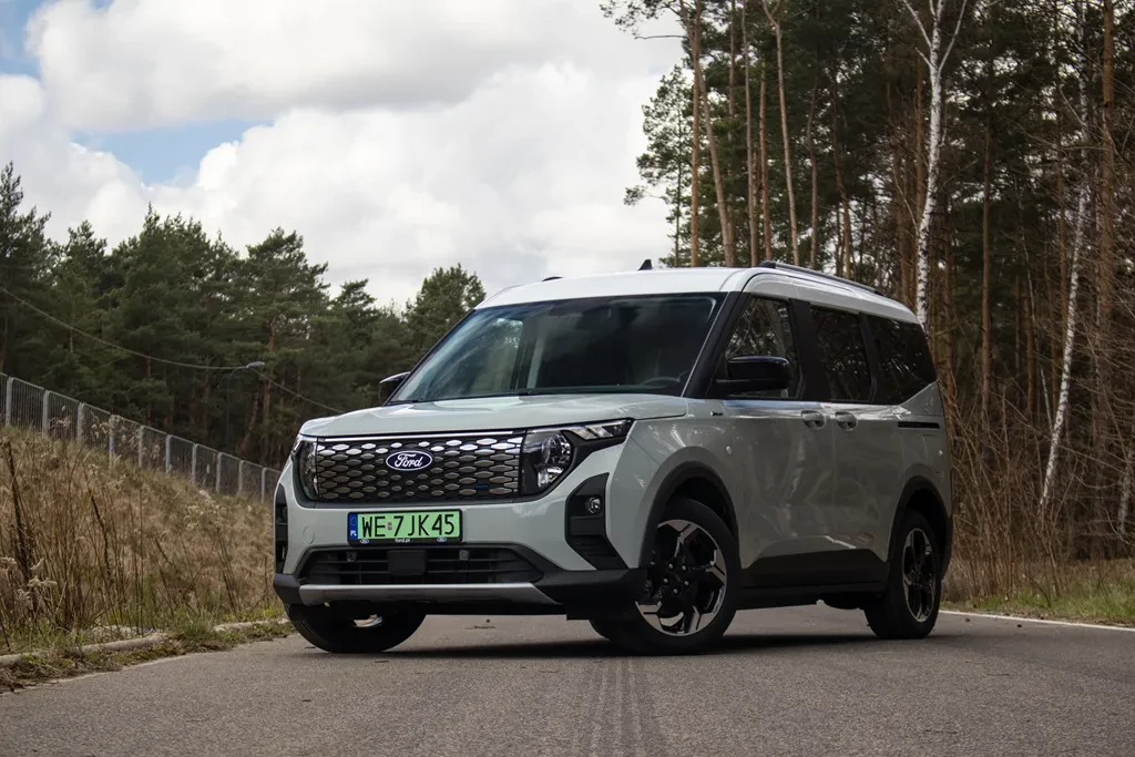 Ford E-Tourneo Courier Active | TEST